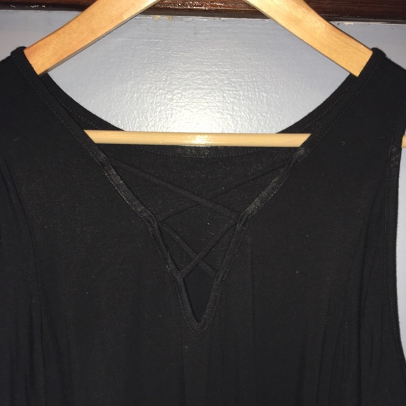 Alya • Little Black Dress Cold Shoulder LBD 🖤 - Picture 4 of 6